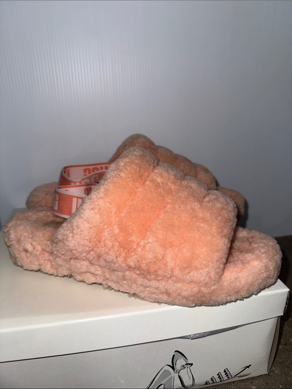 Ugg peach color fur slippers fluff size 11 - Picture 3 of 12
